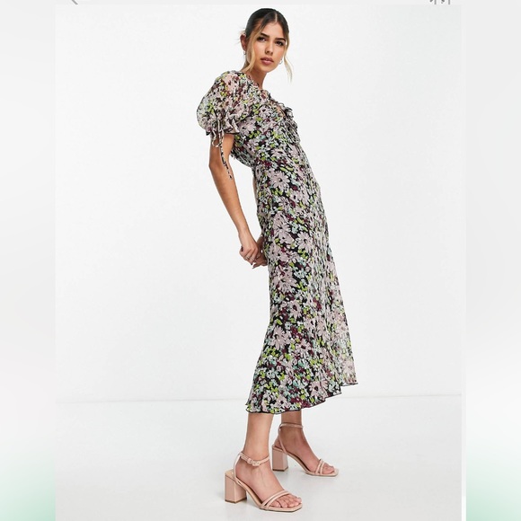 ASOS DESIGN chiffon midi dress with lace applique in floral ditsy print - Picture 3 of 9
